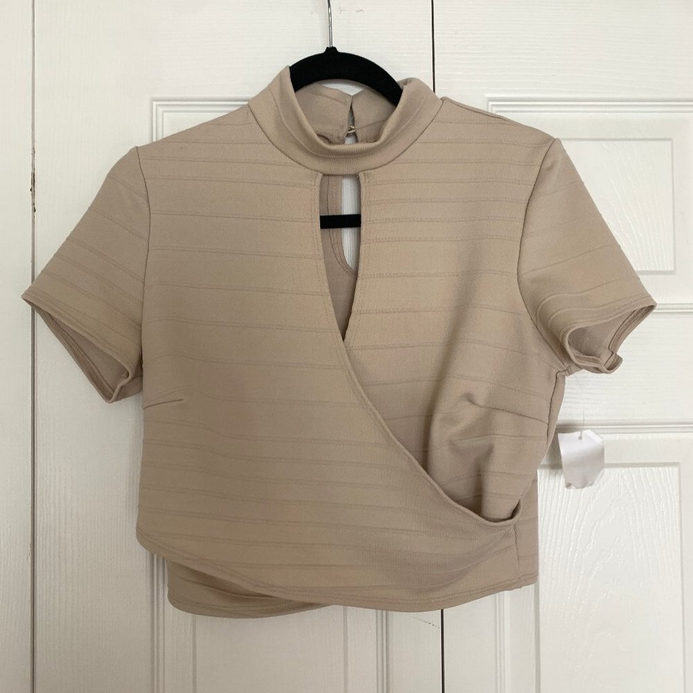 NEW CHARLOTTE RUSSE CREAM TONED CROP TOP CLASSY NECK V CUT SIZE LARGE